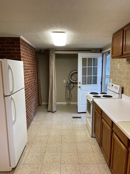 Building Photo - 103 Foothills Dr