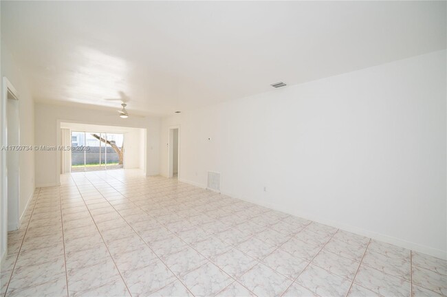 Building Photo - 2340 SW 16th St