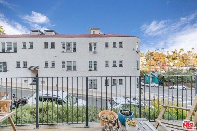 Building Photo - 3206 Larissa Dr