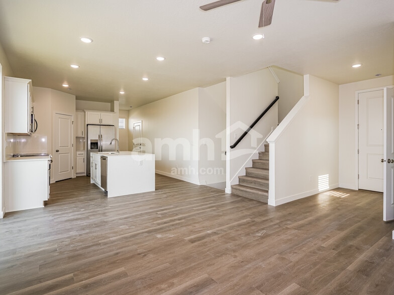 Building Photo - 1432 W Mahogany St