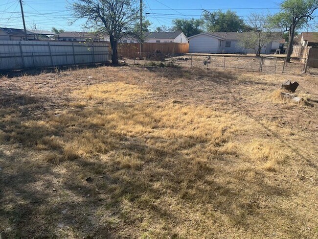 Building Photo - Room for Everyone! Charming 4-Bed 1.5 Bath