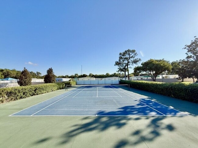 Building Photo - 2131 Ridge Rd S