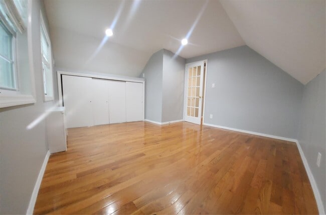 Building Photo - 18 Bamboo Ln