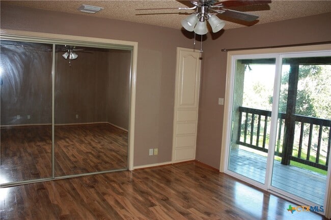 Building Photo - 421 Watts Ln