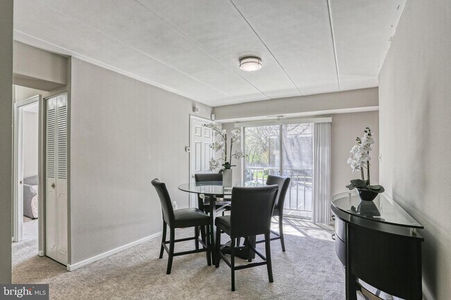 Building Photo - 3322 Hewitt Ave