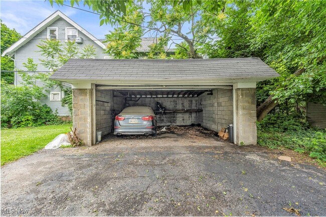 Building Photo - 1616 Eddington Rd