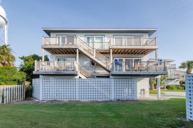 Building Photo - (W098) 4 Sea Oats Lane, Wrightsville Beach...