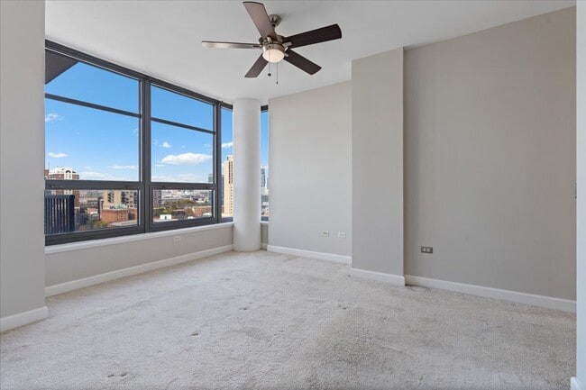 Building Photo - 1600 S Prairie Ave