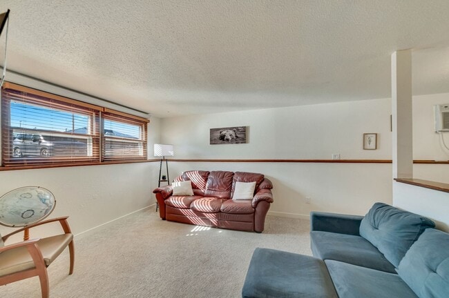 Building Photo - r4120LBP