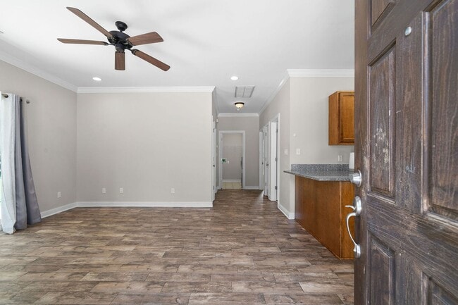 Building Photo - Cute Duplex in the Heart of Pembroke !!