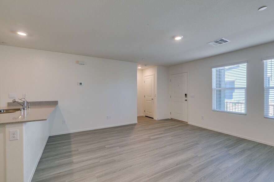 Building Photo - 7379 Craig Cv Ct