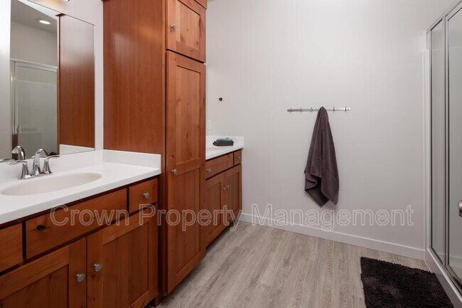 Building Photo - 207 Sawyer Ln