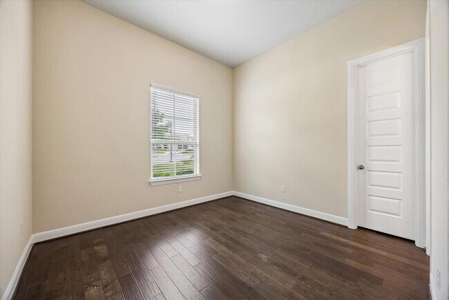 Building Photo - 365 Arapaho Dr
