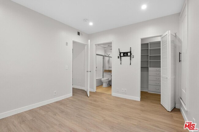 Building Photo - 1617 S Beverly Glen Blvd