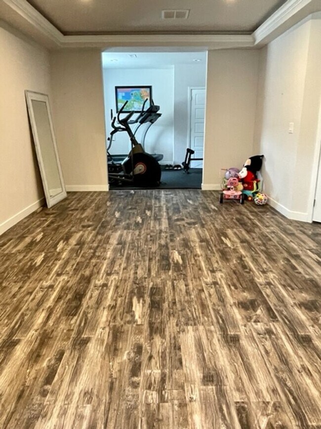 Building Photo - Gorgeous Colliers Hill Home