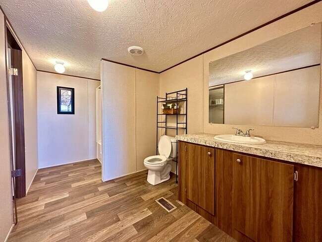 Building Photo - 4006 S County Rd