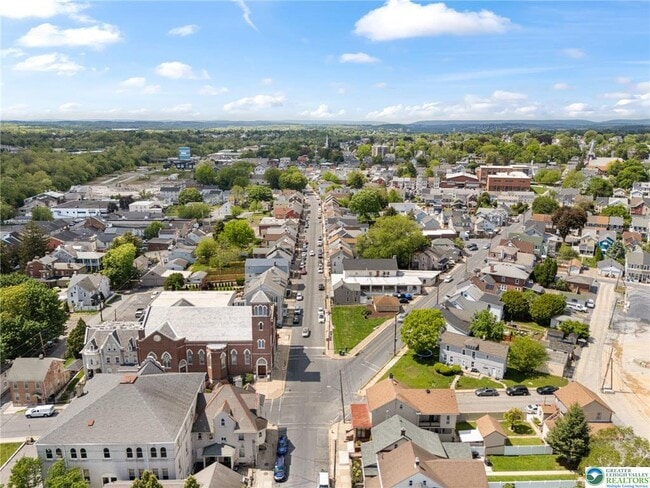 Building Photo - 115 2nd St