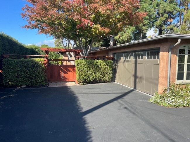 Primary Photo - Private 3 Bedroom In Carpinteria