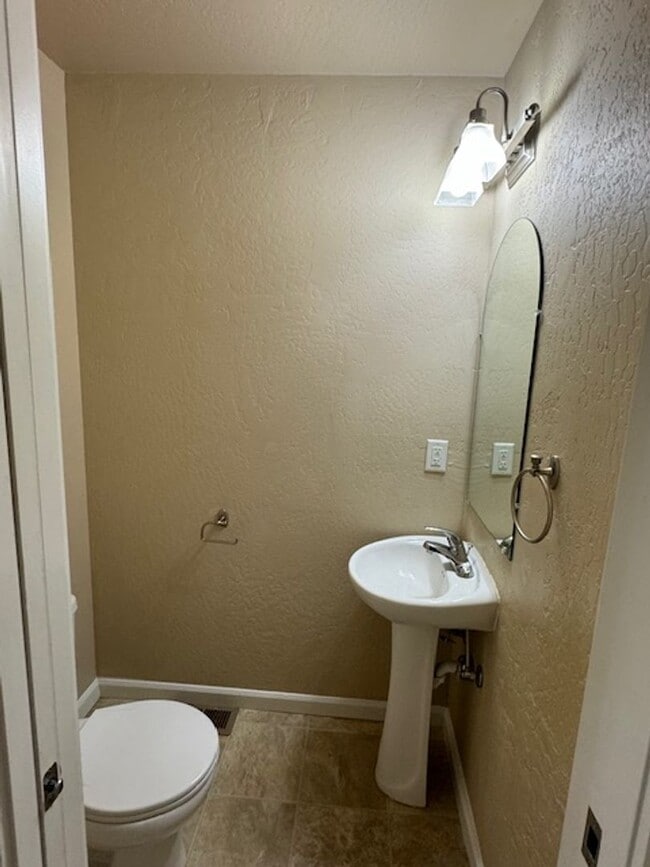 Building Photo - COME HOME TO COMFORT TO THIS 3 BEDROOM HOM...