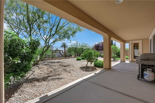 Building Photo - 608 Highland Bluff Way