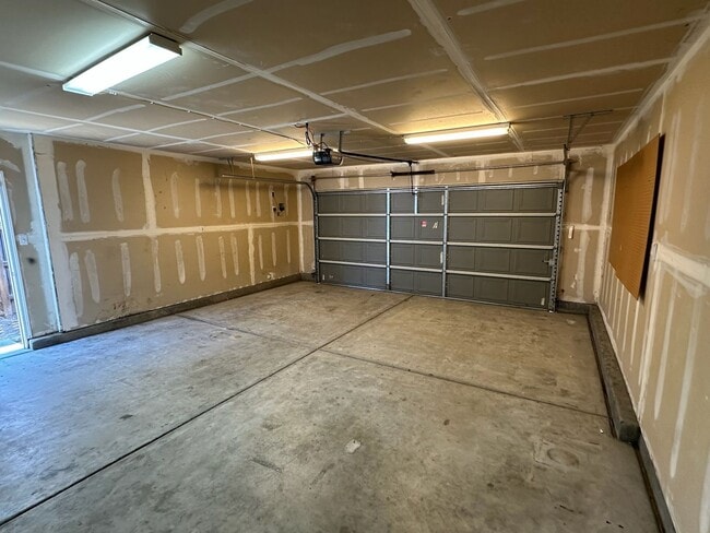 Building Photo - 4117 S Crenshaw St