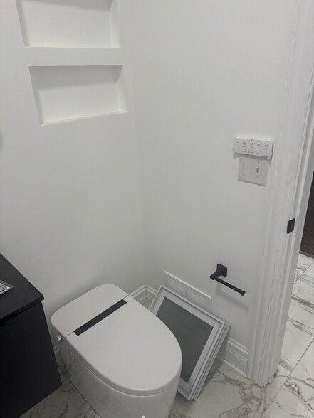 Building Photo - 6716 S Indiana Ave