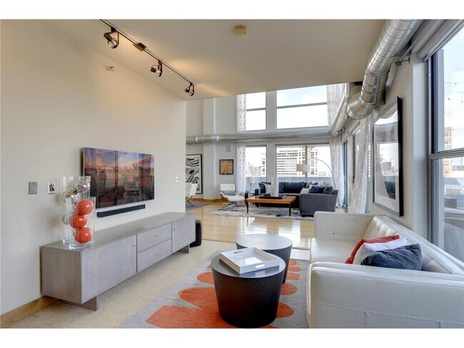 Building Photo - 521 S 7th St