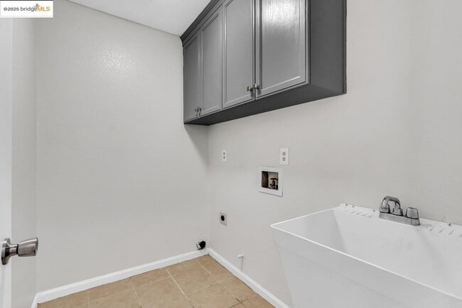 Building Photo - 9438 Tuscany Cir