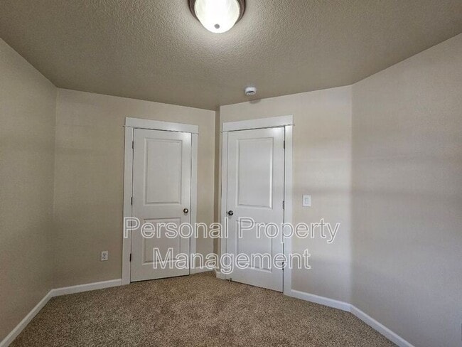 Building Photo - 11809 NE 26th Pl