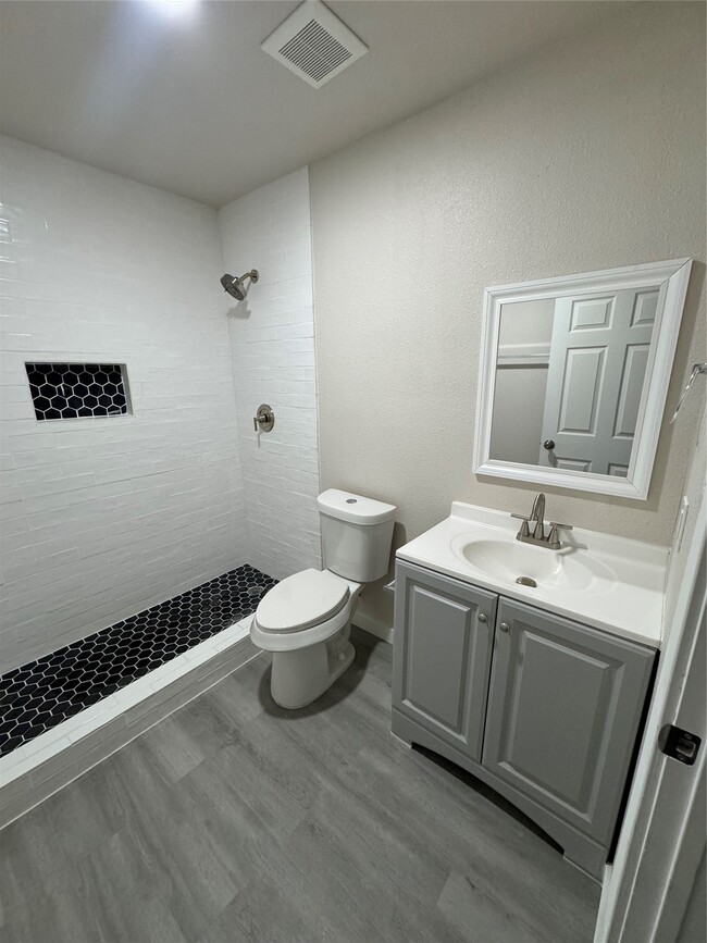 Building Photo - 10609 Murr Way