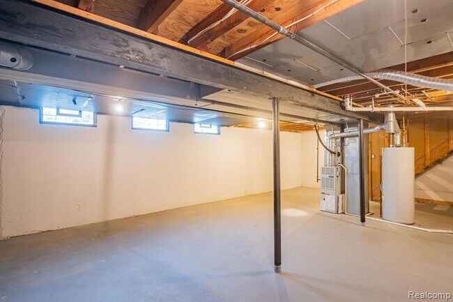 Building Photo - 35243 Turner Dr