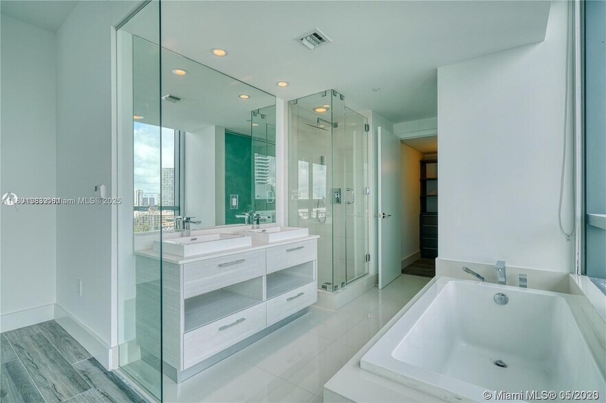 Master Bath - 650 NE 32nd St