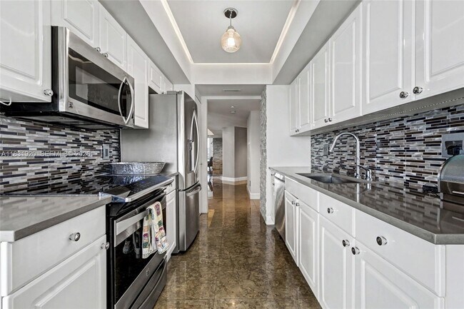 Building Photo - 21055 Yacht Club Dr