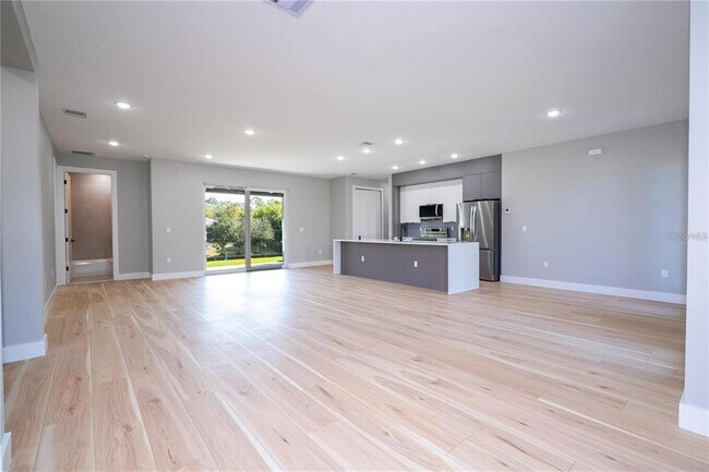 Building Photo - 15 Ramblewood St
