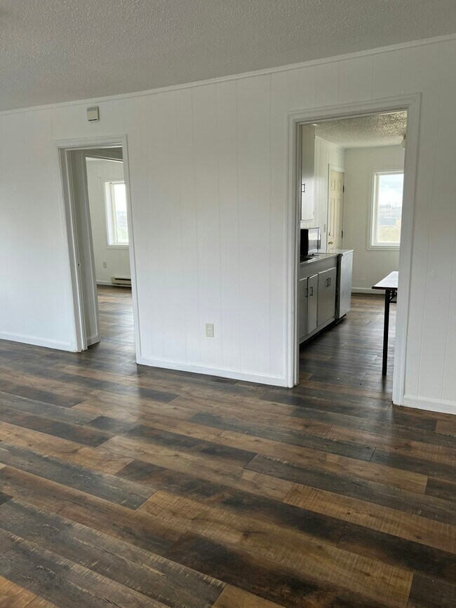 Building Photo - 802 N Grape Dr