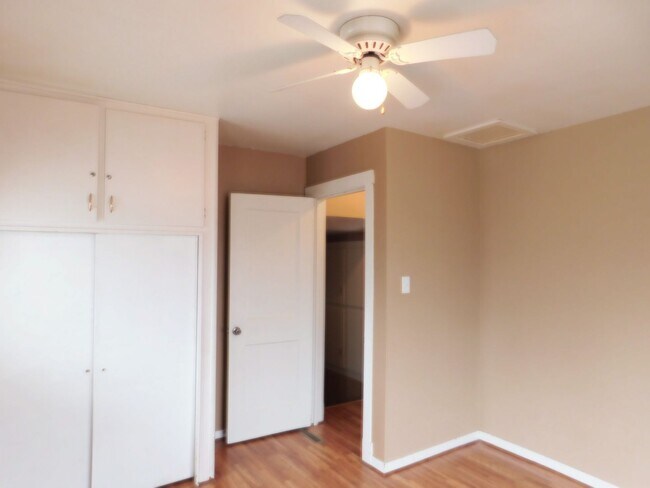 Building Photo - 4 Bedroom Home in El Dorado minutes from Down Town!