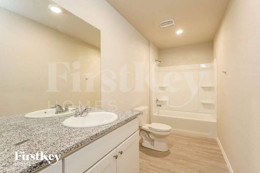 Building Photo - 10719 Prusiner Dr