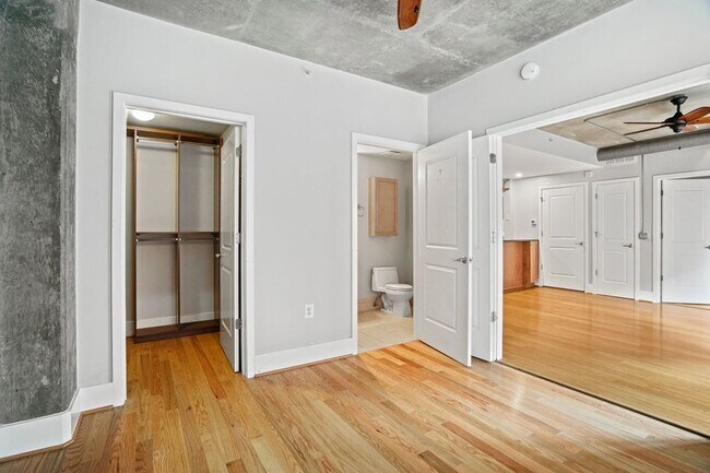 Building Photo - Logan Circle Loft with Garage Parking!