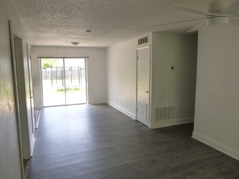 Building Photo - 572 Santiago Ave