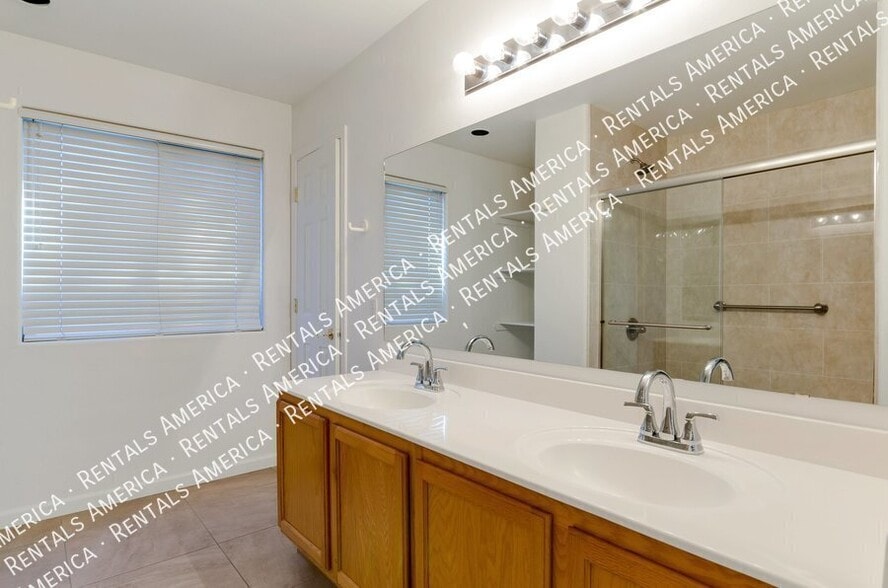 Building Photo - 8445 S Burien Rd