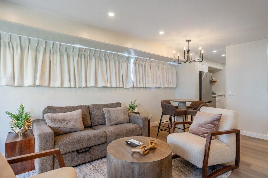 Building Photo - 2464 Prince Edward St