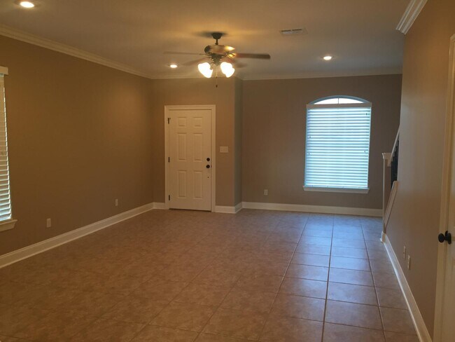 living room - 1500 Lacadie Dr