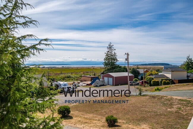Building Photo - 3 Bedroom 2 Bath + Bonus Room Home with Stunning Water Views in Admirals Cove