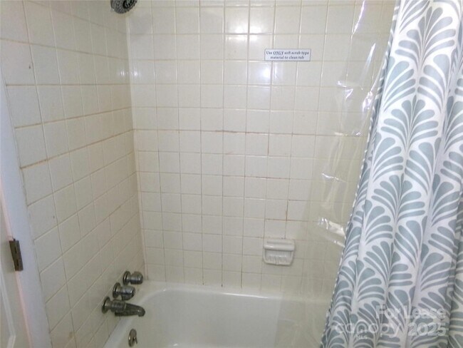 Building Photo - 716 Brown Ave