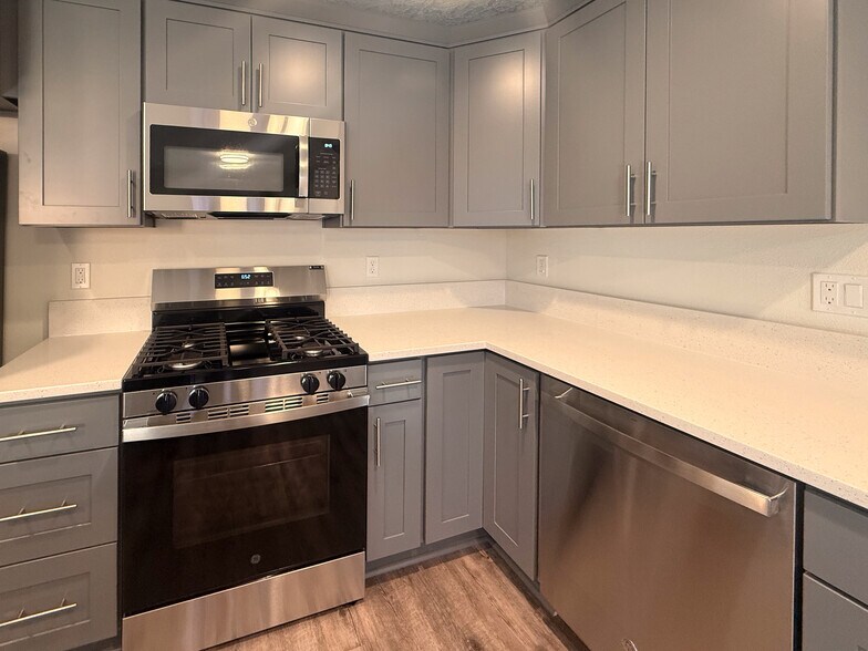 Building Photo - 507 NW Hillcrest Dr