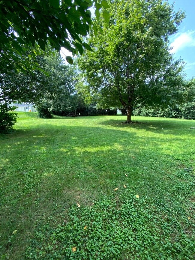Building Photo - 64 Village Square Dr