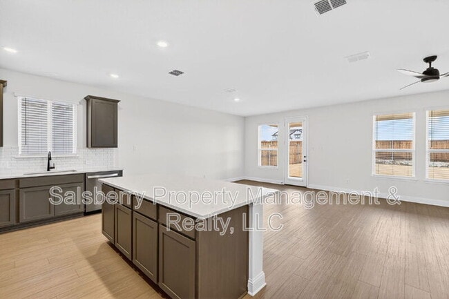 Building Photo - 125 Gallegos Dr