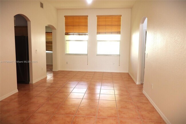 Building Photo - 2865 SW 139th Ave