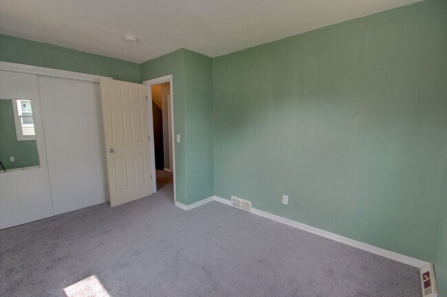 Building Photo - SW 424/426 30th Ave duplex