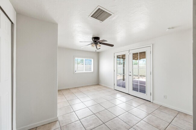 Building Photo - 9427 N 1st Ave